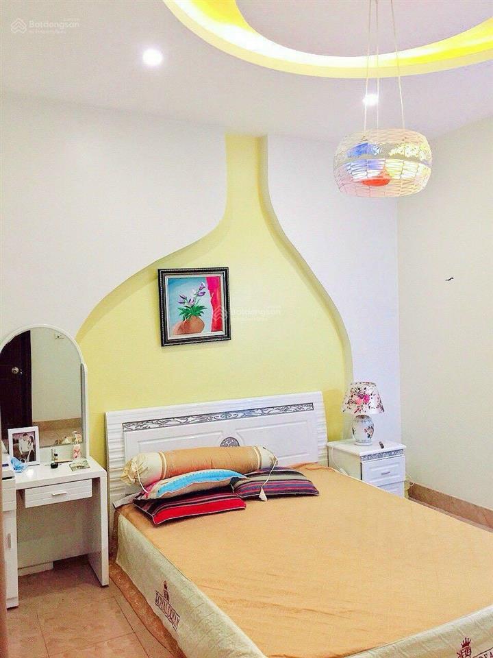 Cho thuê biệt thự 3 tầng phố hoàng như tiếp. diện tích hơn 200m2. xây dựng 100m2 còn lại làm sân