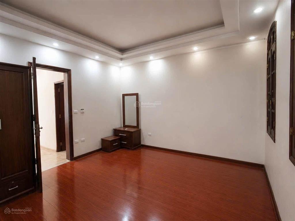 Bán đất tặng nhà 2 tầng phố cổ linh, long biên. đường ô tô tránh. dt 84m2, hai mặt tiền, 17 tỉ