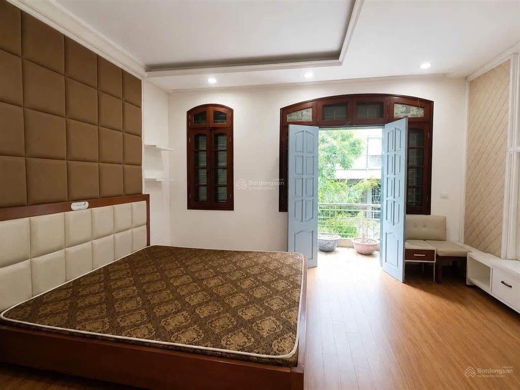 Bán đất tặng nhà 2 tầng phố cổ linh, long biên. đường ô tô tránh. dt 84m2, hai mặt tiền, 17 tỉ