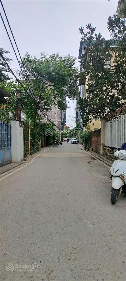 Bán nhà cấp 4 phố trạm, long biên. diện tích 88m2 mặt tiền gần 5m. đường 5m thông kinh doanh. 16 tỉ