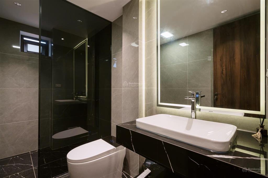 Nhà đẹp bồ đề, nguyễn văn cừ. 60m² xây 7 tầng thang máy giá 24 tỉ. gara 2 ô tô. tương lai cực sáng