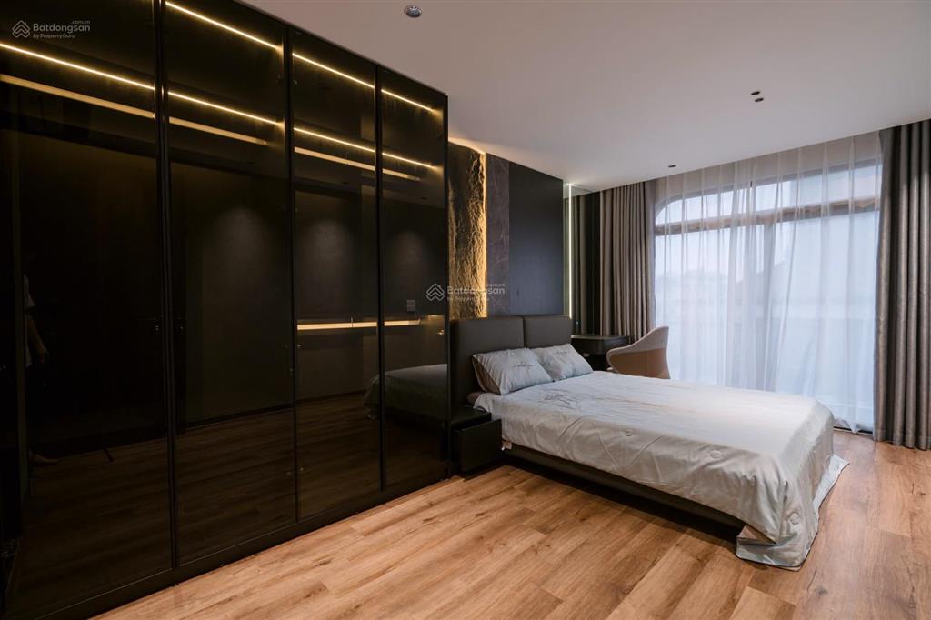 Nhà đẹp bồ đề, nguyễn văn cừ. 60m² xây 7 tầng thang máy giá 24 tỉ. gara 2 ô tô. tương lai cực sáng