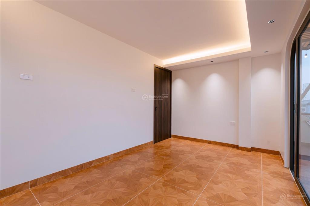 Nhà đẹp bồ đề, nguyễn văn cừ. 60m² xây 7 tầng thang máy giá 24 tỉ. gara 2 ô tô. tương lai cực sáng