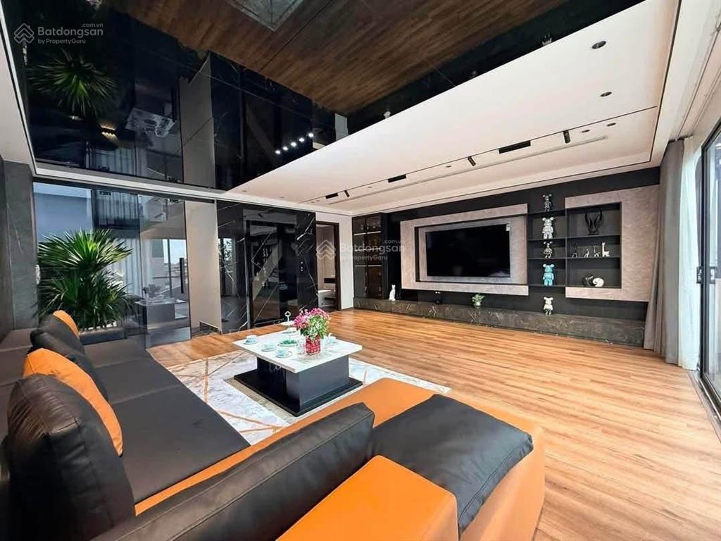 Nhà đẹp bồ đề, nguyễn văn cừ. 60m² xây 7 tầng thang máy giá 24 tỉ. gara 2 ô tô. tương lai cực sáng