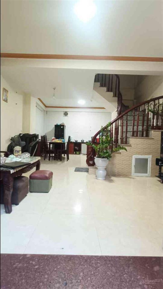 Bán nhà về quê. 40m2 mặt tiền 5m thiết kế 4 tầng.ngõ 3m,cách 20m ra đường ô tô tránh.giá tốt 9.1 tỉ