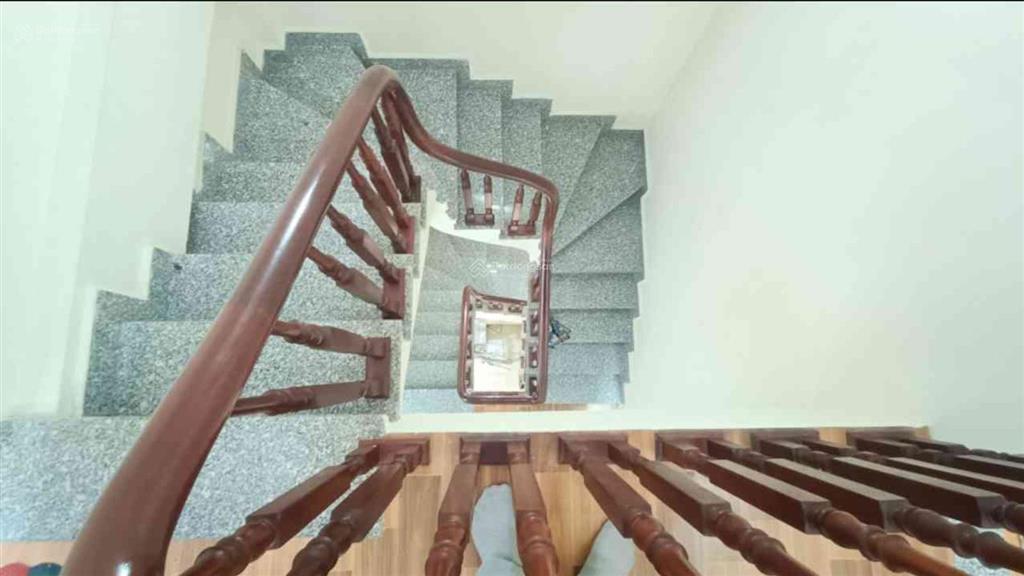 Bán nhà về quê. 40m2 mặt tiền 5m thiết kế 4 tầng.ngõ 3m,cách 20m ra đường ô tô tránh.giá tốt 9.1 tỉ