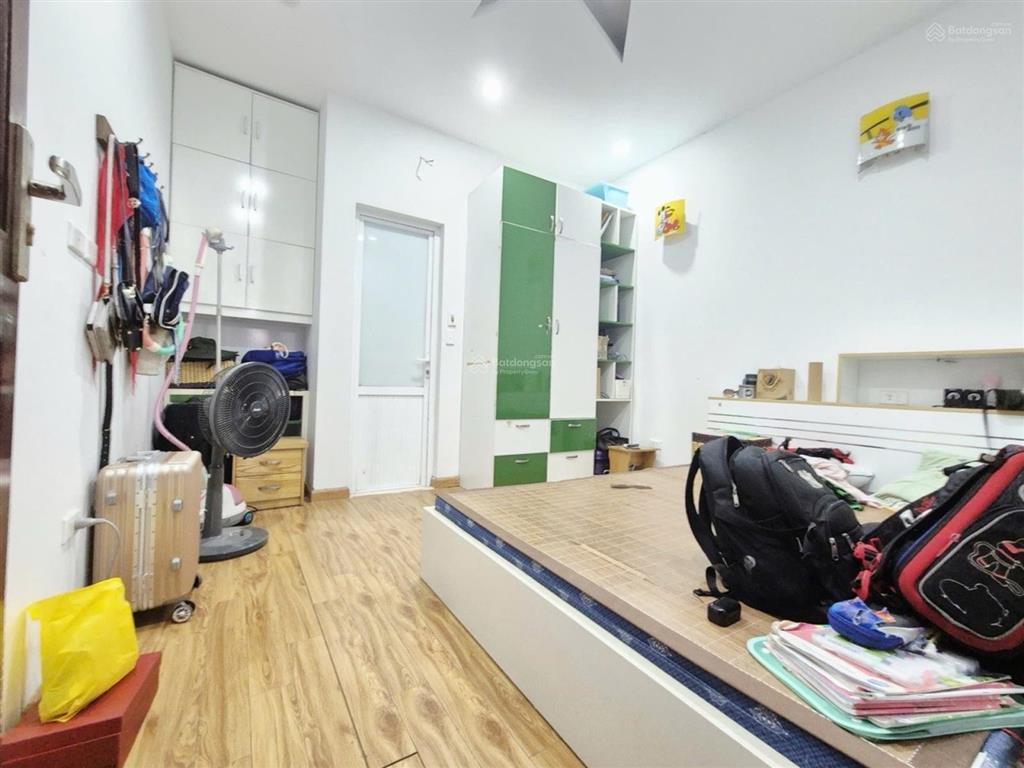 Đối diện aeon, nhà dân xây chắc chắn. ngõ 7 chỗ đỗ cửa, 10m ra ô tô tránh. 45m2 xây 4 tầng. đầu tư