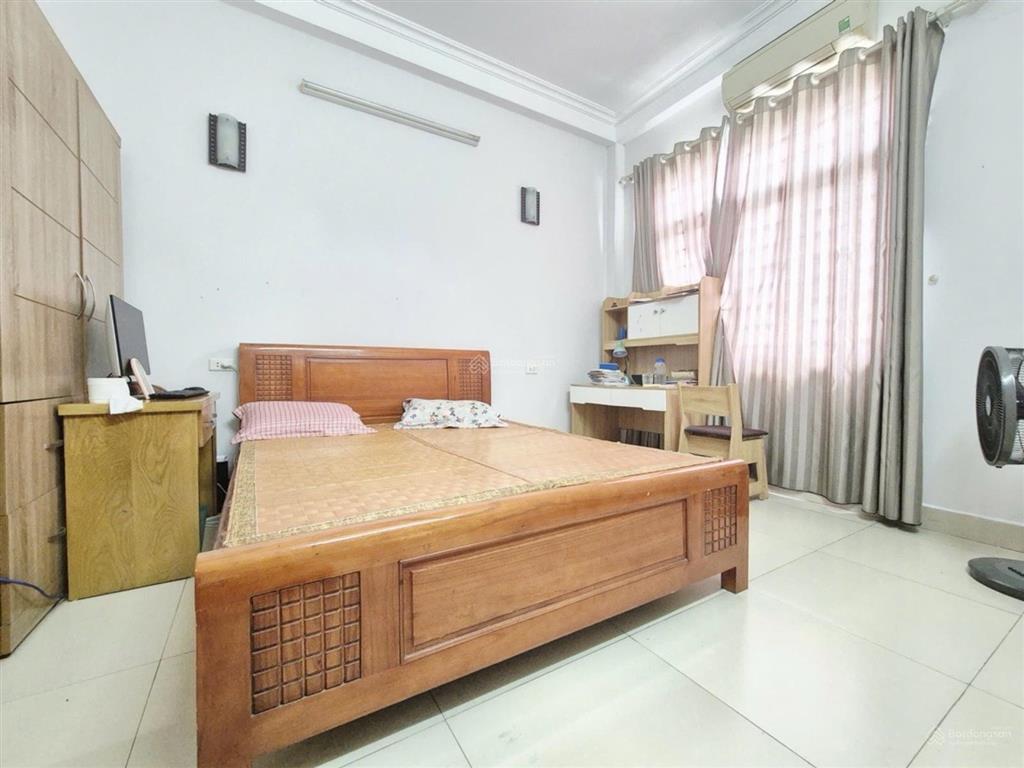 Đối diện aeon, nhà dân xây chắc chắn. ngõ 7 chỗ đỗ cửa, 10m ra ô tô tránh. 45m2 xây 4 tầng. đầu tư