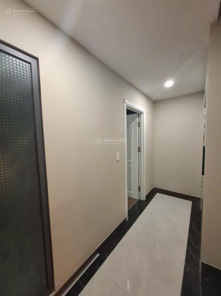 Một nhà ra phố hồng tiến. 50m2 thiết kế 7 tầng thang máy. gara 7 chỗ. giá cực tốt 13.5 tỉ