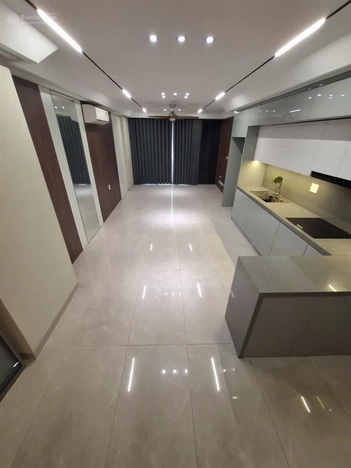 Một nhà ra phố hồng tiến. 50m2 thiết kế 7 tầng thang máy. gara 7 chỗ. giá cực tốt 13.5 tỉ