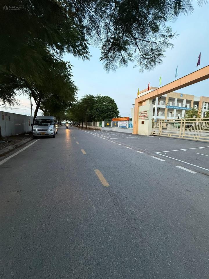 Đối diện aeon, ngõ thông kinh doanh, lô góc 3 thoáng. 200m2 mặt tiền gần 14m full thổ. giá 160tr/m2