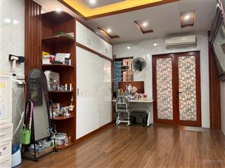 Gần phố. ngõ ô tô đỗ cửa, 20m ra ô tô tránh. không quy hoạch. 32m2 xây 4,5 tầng. giá tốt 6,5 tỉ