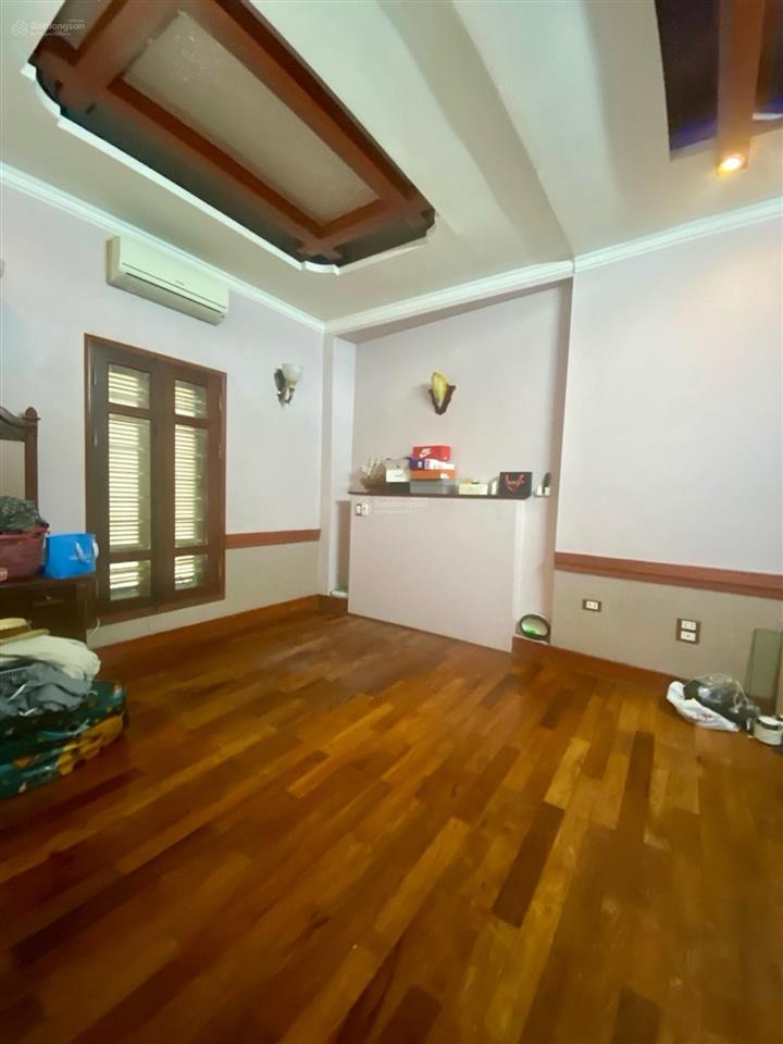 Gần phố. ngõ ô tô đỗ cửa, 20m ra ô tô tránh. không quy hoạch. 32m2 xây 4,5 tầng. giá tốt 6,5 tỉ