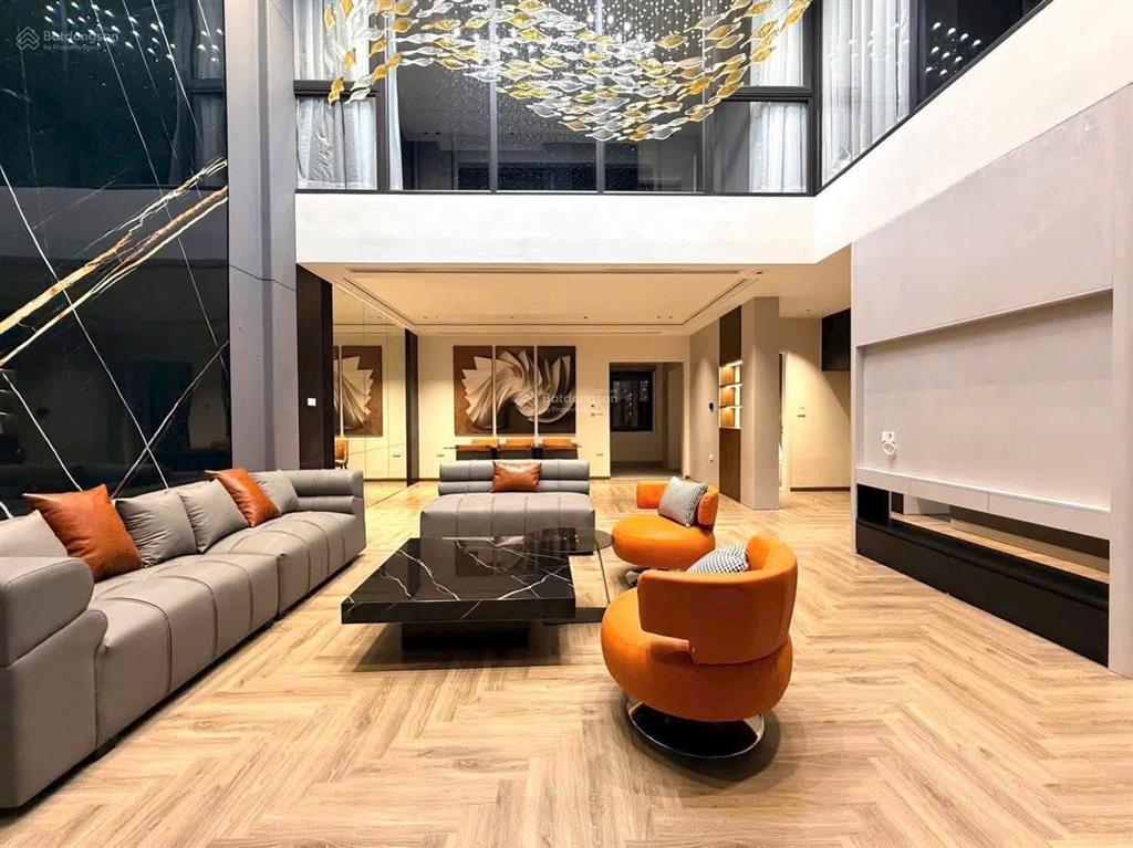 Đối diện aeon cổ linh. ga metro. gara 2 ô tô. 70m2 thiết kế 7 tầng thang máy thông sàn. view thoáng
