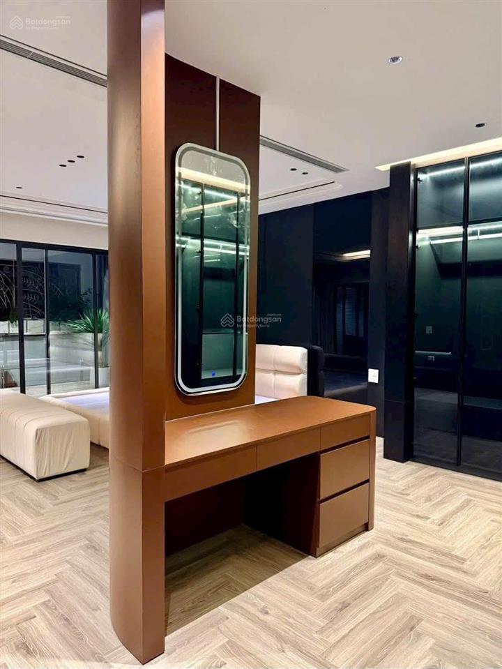 Đối diện aeon cổ linh. ga metro. gara 2 ô tô. 70m2 thiết kế 7 tầng thang máy thông sàn. view thoáng