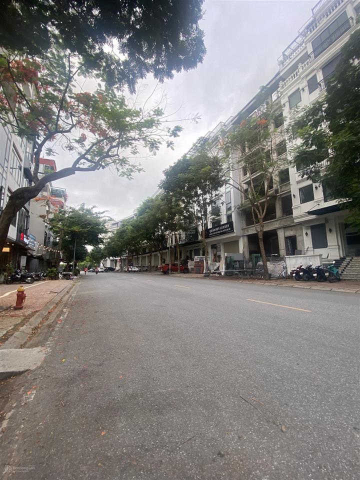 Bán liền kề minh nhựa, mặt phố hoàng như tiếp. 120m2 mt 8m. hai mặt đường trước sau, vỉa hè 5m
