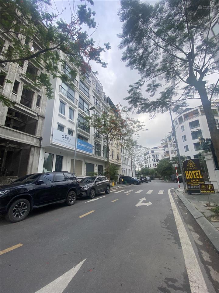 Bán liền kề minh nhựa, mặt phố hoàng như tiếp. 120m2 mt 8m. hai mặt đường trước sau, vỉa hè 5m