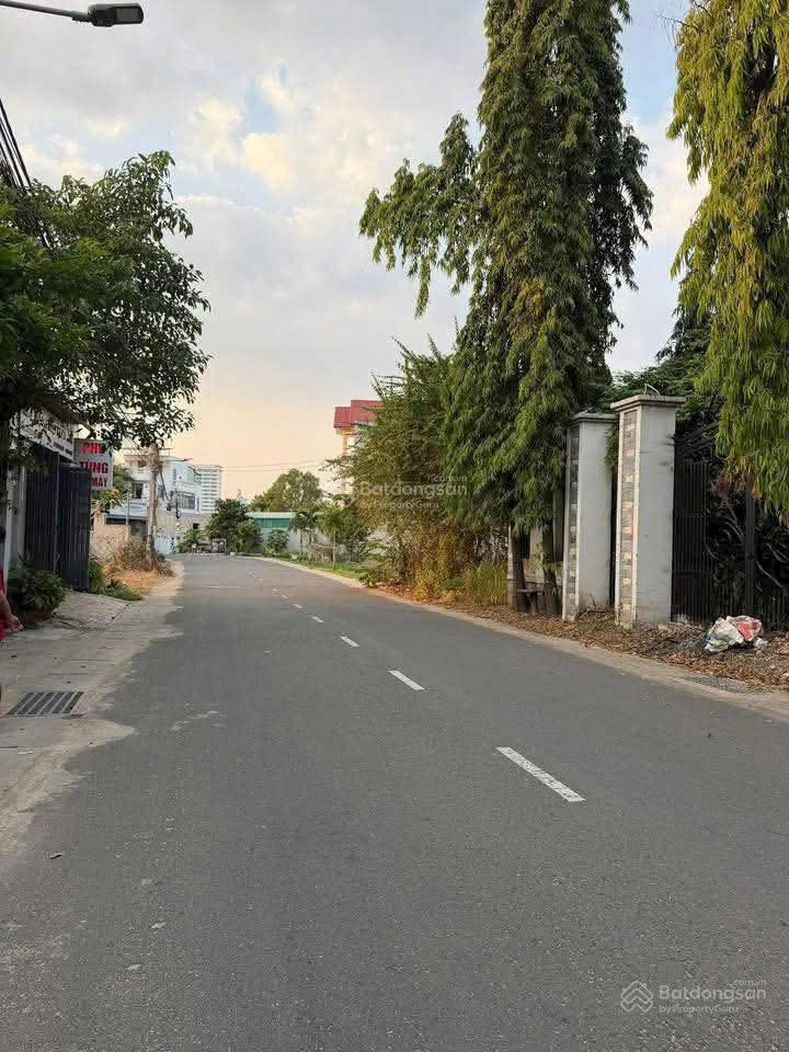 Bán gấp mtkd đx043  bình dươnghcm, 10x24 tc132m giá 5.95tỷ. đầu tư hoặc xe đều đẹp, có giá tốt