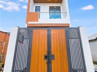 Bán nhà mới trong chợ phú hoà, 4x22, 3pn 2wc, đường oto. vị trí gần đủ tiện ích. chỉ việc dọn vào ở