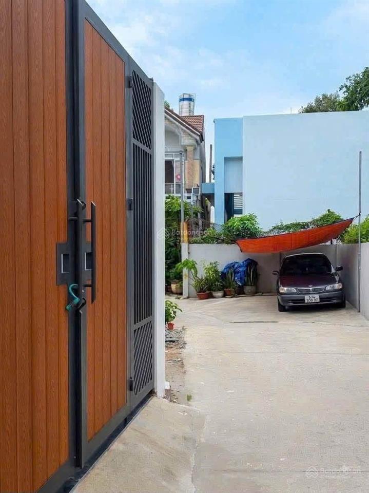 Bán nhà mới trong chợ phú hoà, 4x22, 3pn 2wc, đường oto. vị trí gần đủ tiện ích. chỉ việc dọn vào ở