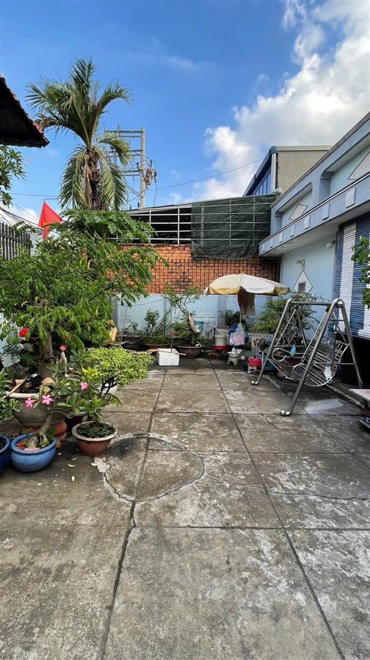 Bán đất tặng nhà cấp 4 hoàn công vị trí trung tâm tdm, 12x23m, 9tỷ. đường nhựa thông