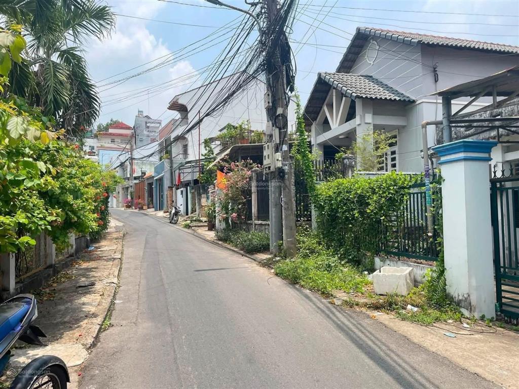Bán đất tặng nhà cấp 4 hoàn công vị trí trung tâm tdm, 12x23m, 9tỷ. đường nhựa thông
