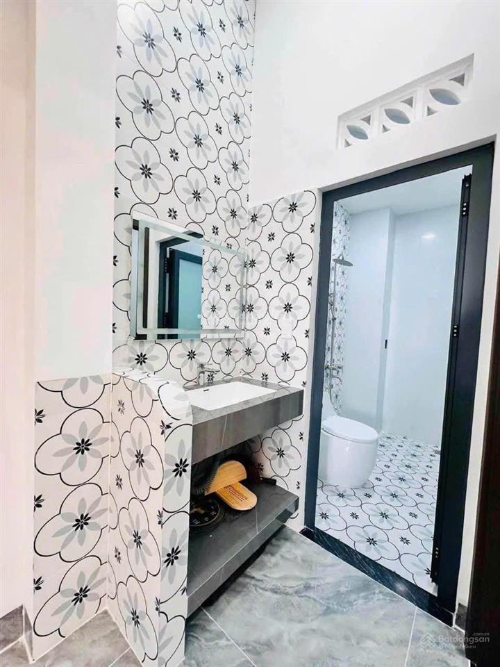 Bán nhà mới phú hòa, đường nhựa 5m thông. kdc hiện hữu yên ổn, gần trường, chợ. sẵn nội thất đẹp