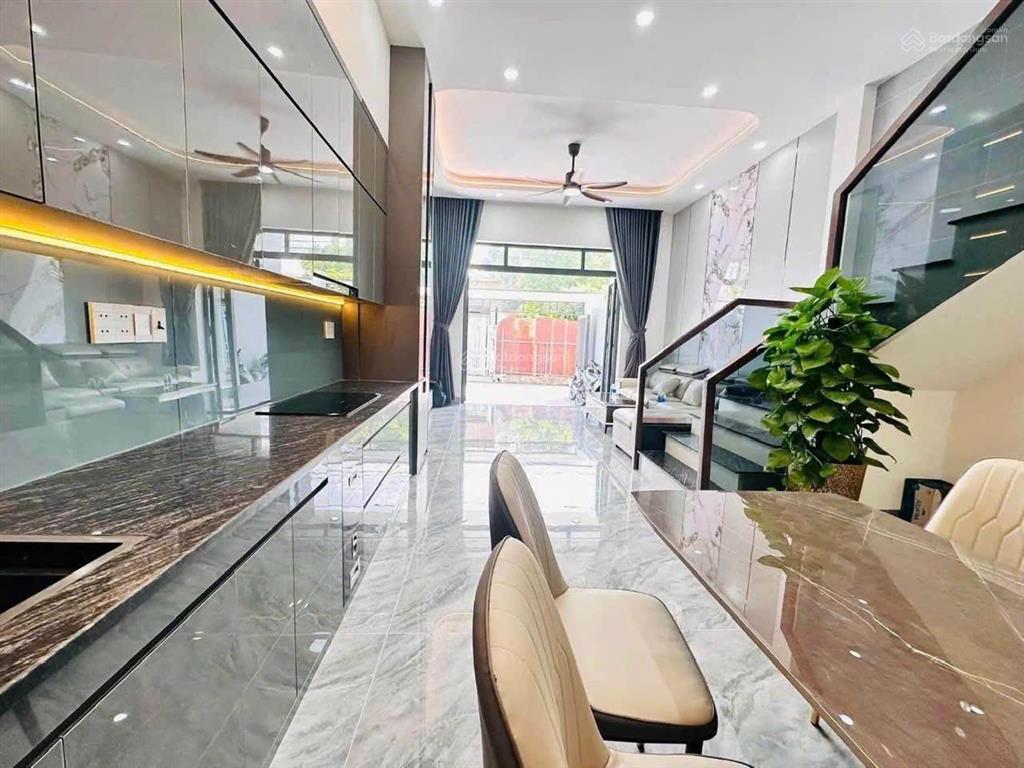 Bán nhà mới phú hòa, đường nhựa 5m thông. kdc hiện hữu yên ổn, gần trường, chợ. sẵn nội thất đẹp