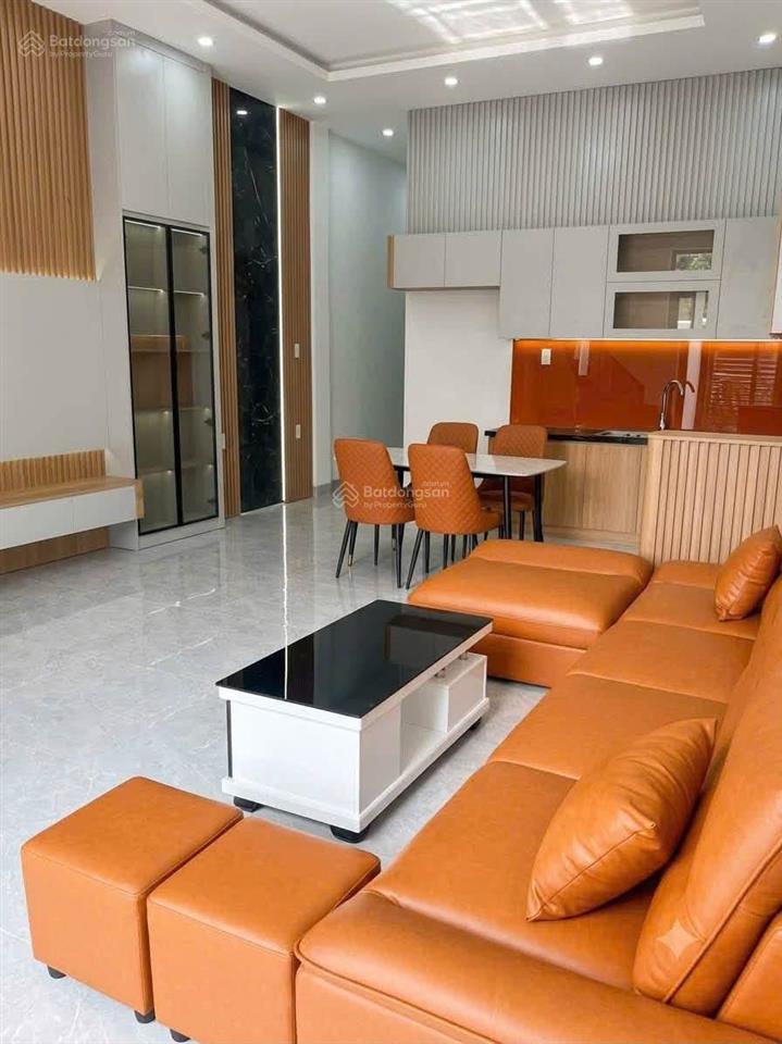 Nhà trệt lầu mới 2 mặt tiền đường nhựa 6m thông gần trường học vị trí đẹp giá ổn. công năng đầy đủ
