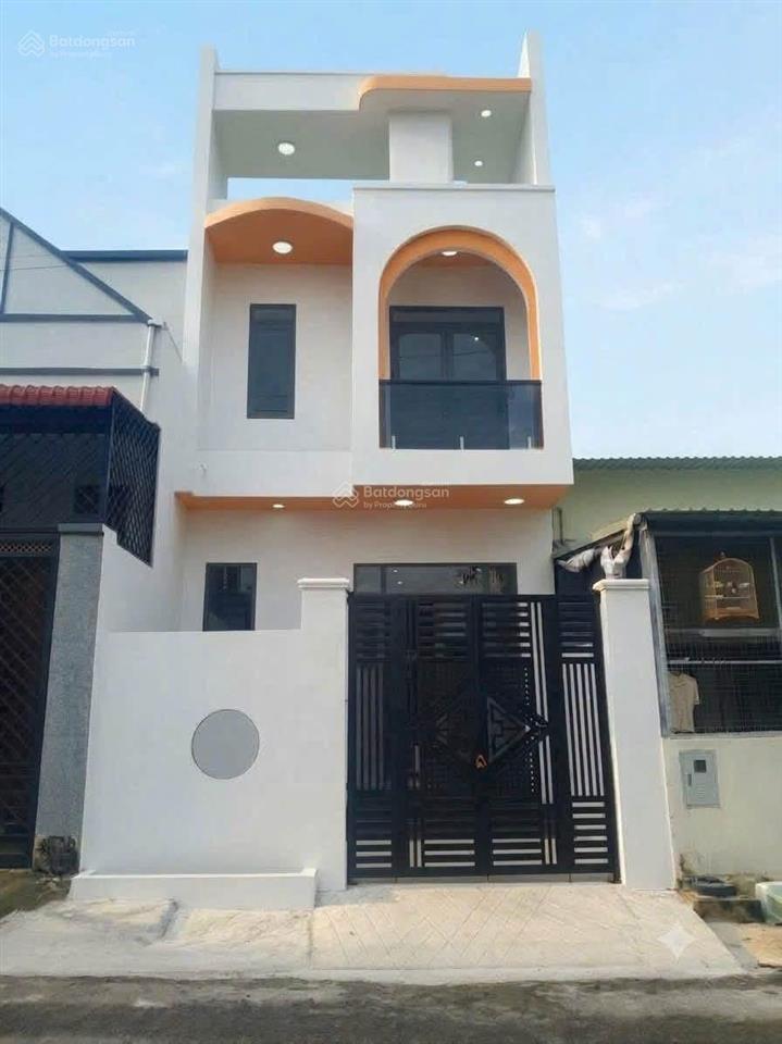 Nhà trệt lầu mới 2 mặt tiền đường nhựa 6m thông gần trường học vị trí đẹp giá ổn. công năng đầy đủ