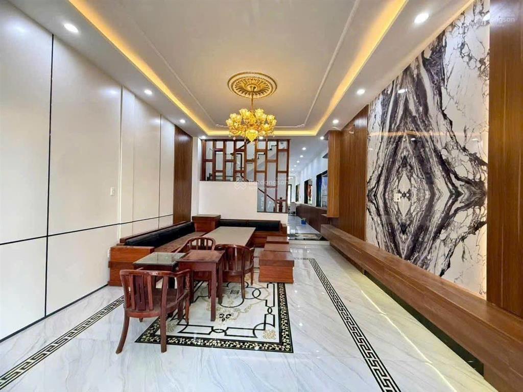 Bán nhà hoàn công kdc chánh nghĩa, nội thất gỗ đỏ, 5x20, 11tỷ, vị trí đẹp, công năng đủ gđ 3 thế hệ