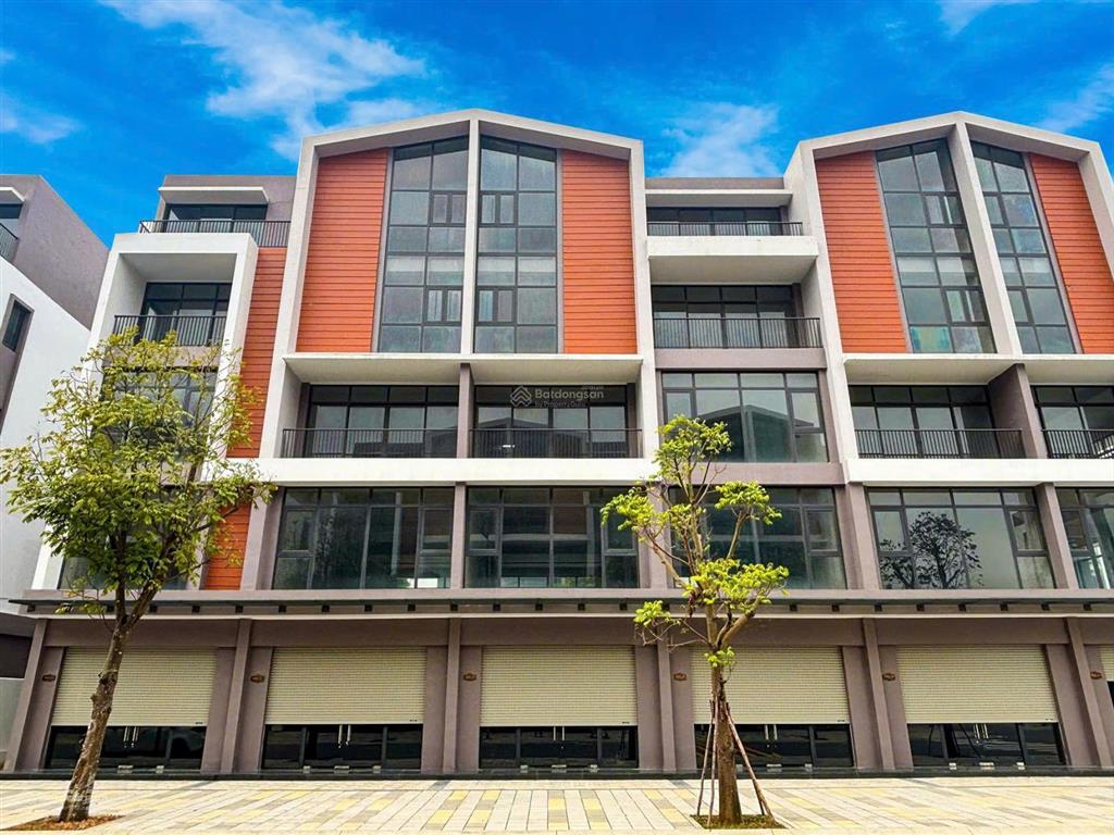 Chính chủ cần bán gấp căn phố biển 2 mặt tiền diện tích 100m2 giá chỉ 14 tỷ.  0838 604 ***