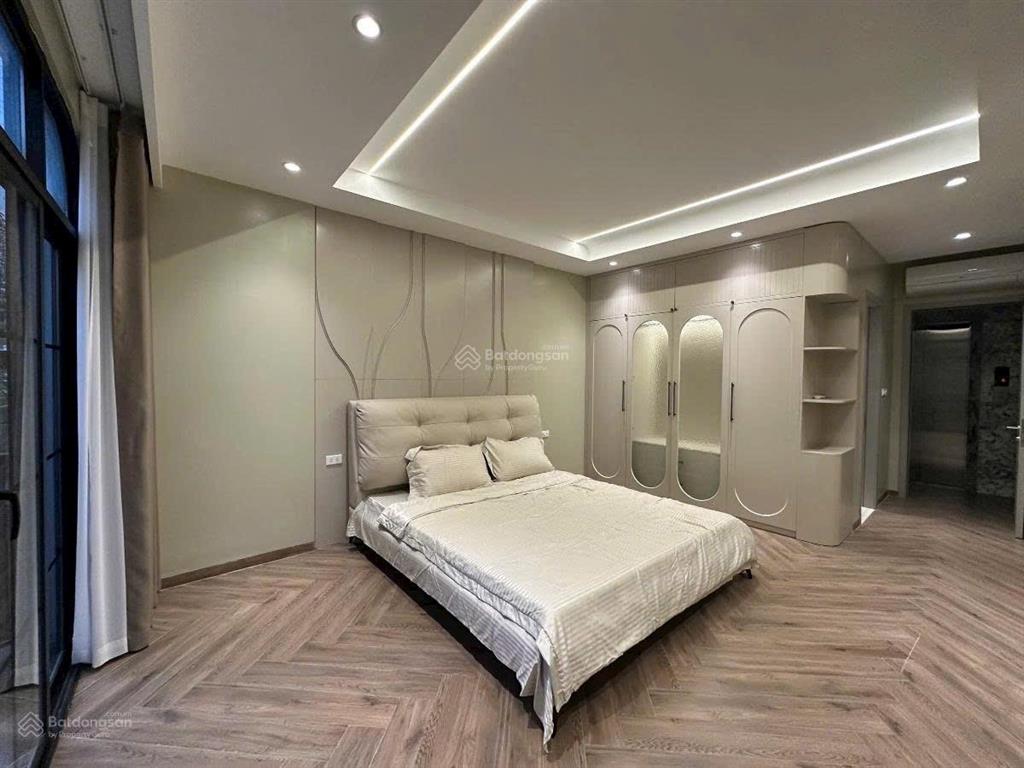 Bán nhà kbt 7,5 tầng ngõ 26 nguyên hồng mb 90m2 mt 7,2m cho thuê 90tr/1