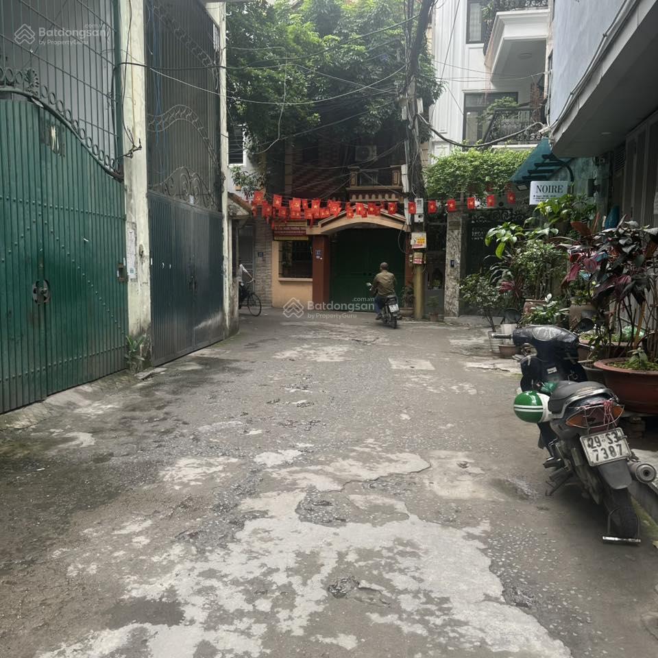 Bán nhà 3.5 tầng khu quan nhân  giáp nhất mb 180m² mt 7m giá 31 tỷ
