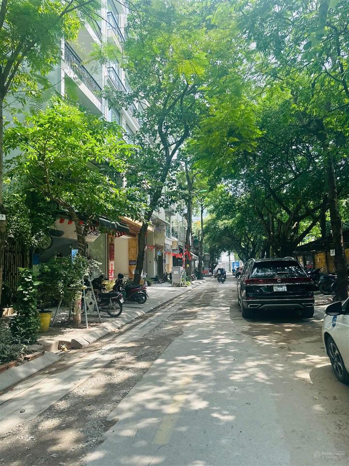 Bán nhà kbt 7,5 tầng, khu phân lô nguyễn chí thanh  xã đàn mới 55m giá 18,9 tỉ