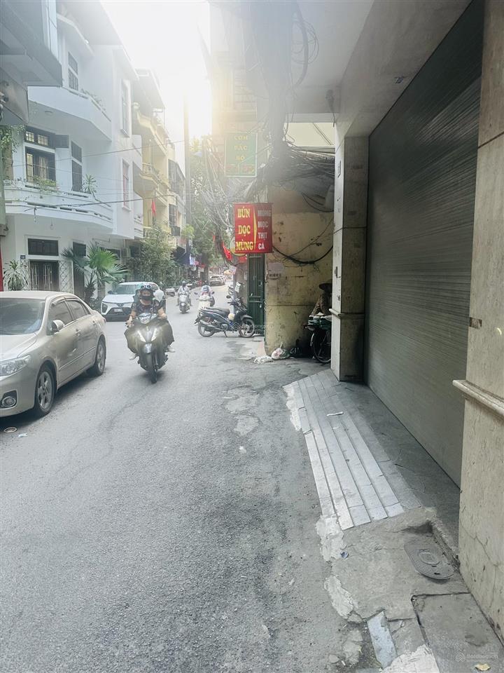 Bán nhà kbt 4.5 tầng khu phân lô ngõ 34 hoàng cầu lô góc.