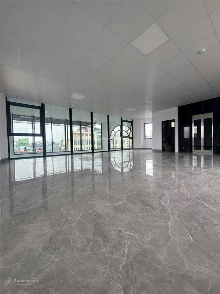 Bán tòa nhà xây mới 9.5 tầng 1 hầm phố hoàng ngân mb106m² mt6m.