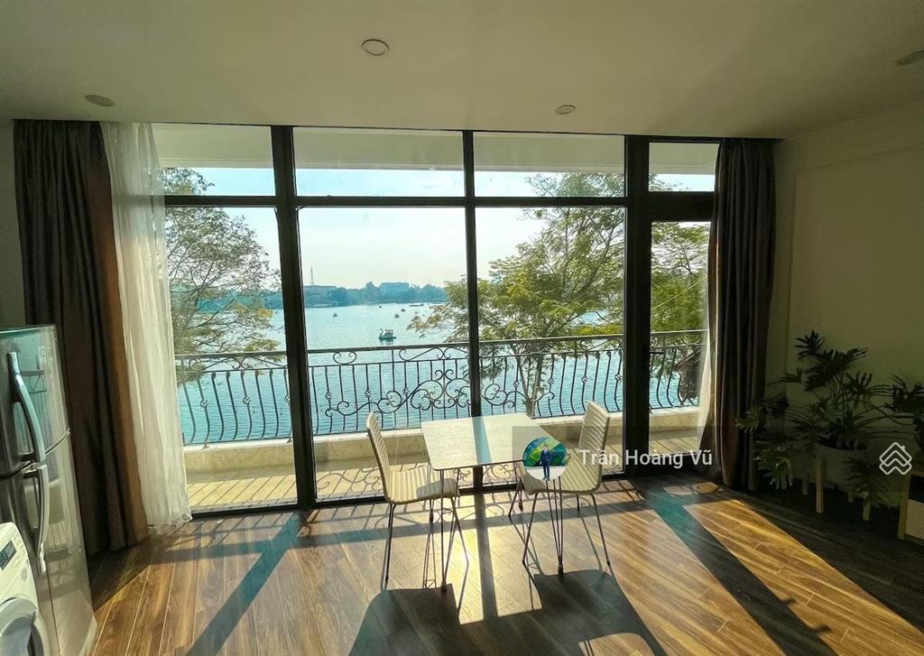 Nhà mặt hồ trúc bạch, dt 80m x 6 tầng, 2 mặt thoáng, ô tô dừng đỗ kinh doanh