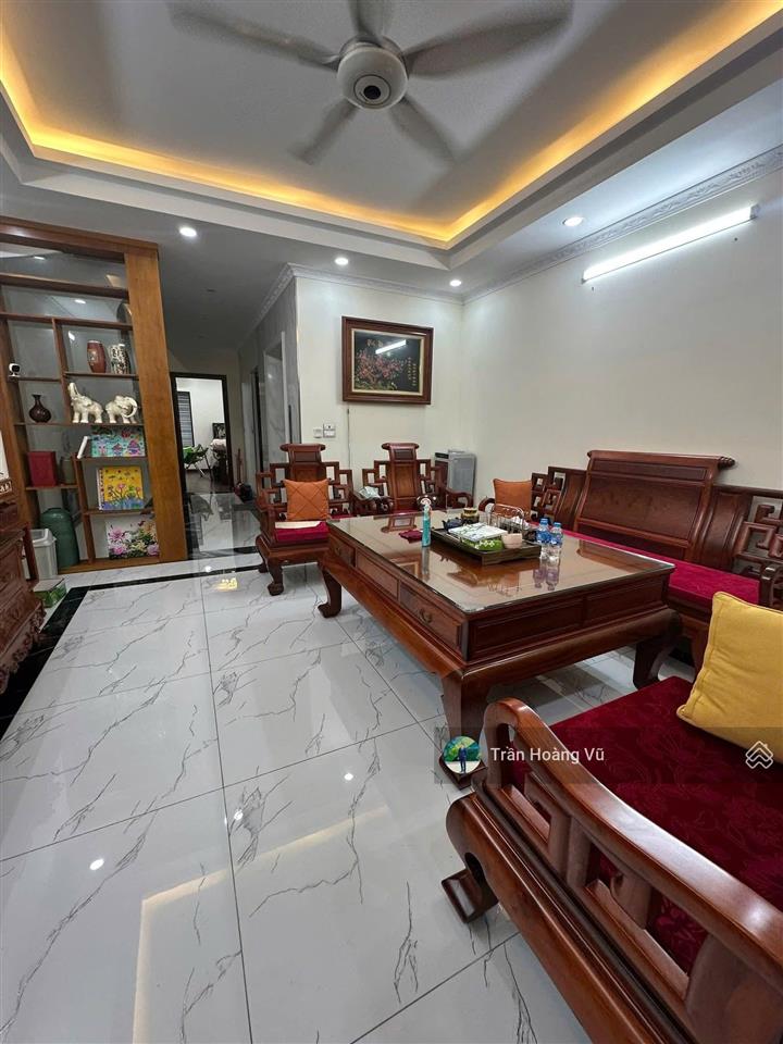 Bán nhà dt 42m2 x 7 tầng, mặt tiền 5m, ô tô đỗ cửa cách 1 nhà ra phố tam khương  đống đa