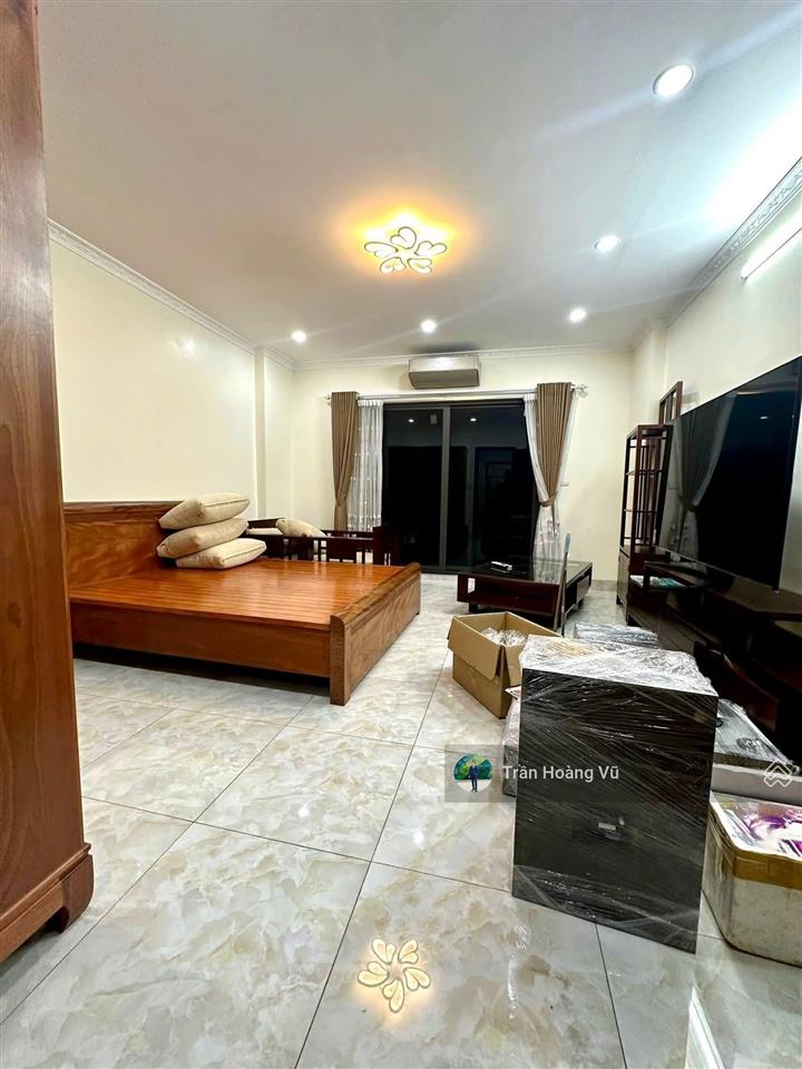 Bán nhà dt 42m2 x 7 tầng, mặt tiền 5m, ô tô đỗ cửa cách 1 nhà ra phố tam khương  đống đa