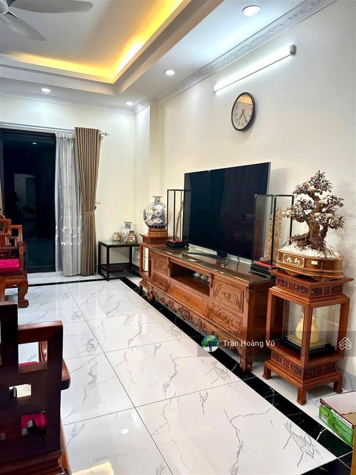 Bán nhà dt 42m2 x 7 tầng, mặt tiền 5m, ô tô đỗ cửa cách 1 nhà ra phố tam khương  đống đa