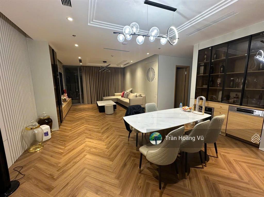 Lô góc 3 ngủ 124m2 full nội thất, có slot ô tô, tầng trung chung cư sông hồng park view 165 thái hà