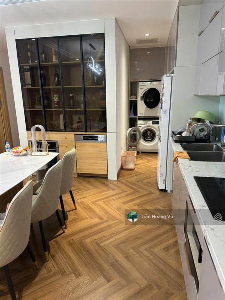 Lô góc 3 ngủ 124m2 full nội thất, có slot ô tô, tầng trung chung cư sông hồng park view 165 thái hà