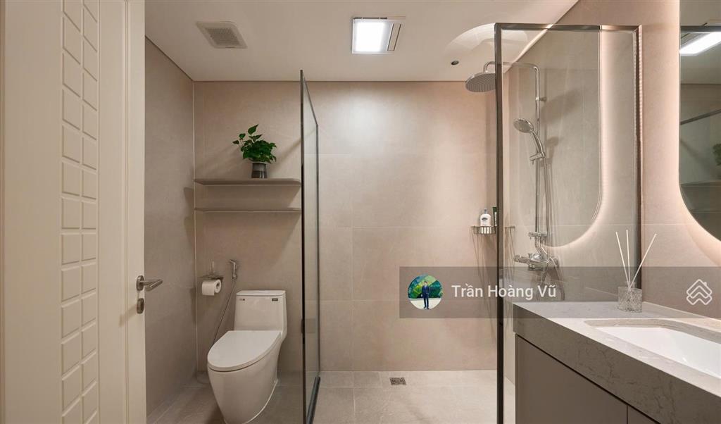 Chính chủ bán lô góc 130m2 tòa r2 royal city, 3 ngủ 2 wc full nội thất ở ngay, có slot ô tô