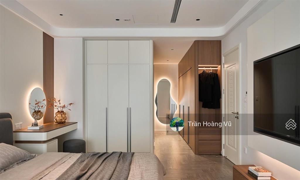 Chính chủ bán lô góc 130m2 tòa r2 royal city, 3 ngủ 2 wc full nội thất ở ngay, có slot ô tô