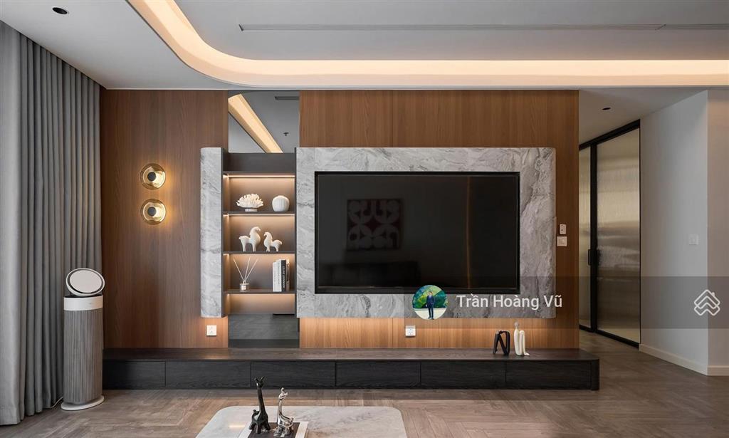 Chính chủ bán lô góc 130m2 tòa r2 royal city, 3 ngủ 2 wc full nội thất ở ngay, có slot ô tô