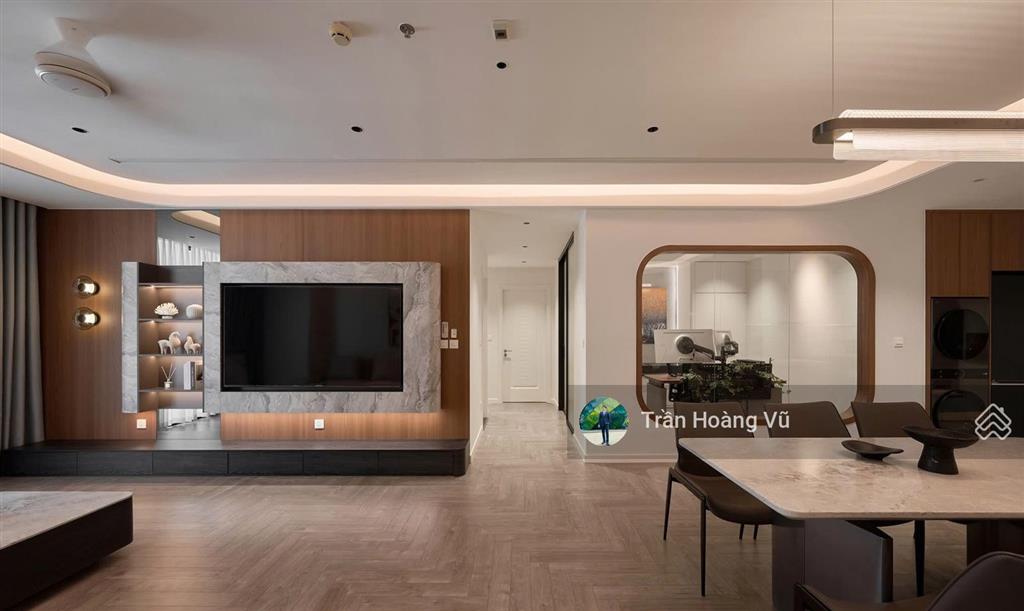 Chính chủ bán lô góc 130m2 tòa r2 royal city, 3 ngủ 2 wc full nội thất ở ngay, có slot ô tô