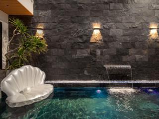 Cho thuê villa khu sơn trà 6pn/7wc  dt 120m*3 tầng giá thuê  80tr
( lưu ý chỉ cho thuê ở 612 t