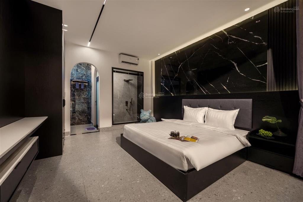 Cho thuê villa khu sơn trà 6pn/7wc  dt 120m*3 tầng giá thuê  80tr
( lưu ý chỉ cho thuê ở 612 t