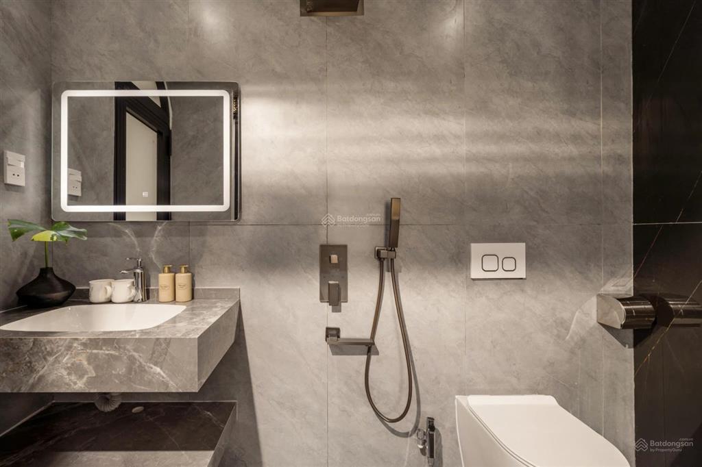 Cho thuê villa khu sơn trà 6pn/7wc  dt 120m*3 tầng giá thuê  80tr
( lưu ý chỉ cho thuê ở 612 t